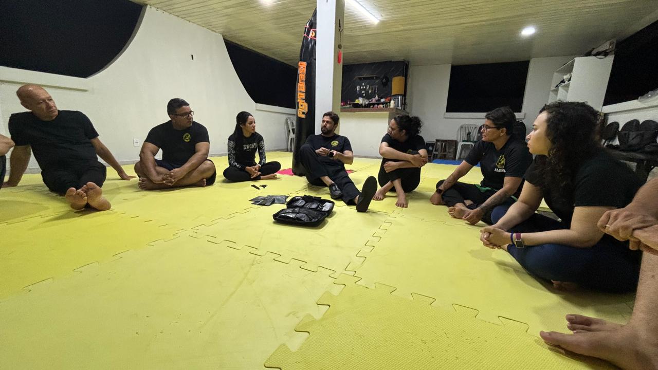 Foto 1 — Defesa Pessoal com Facas