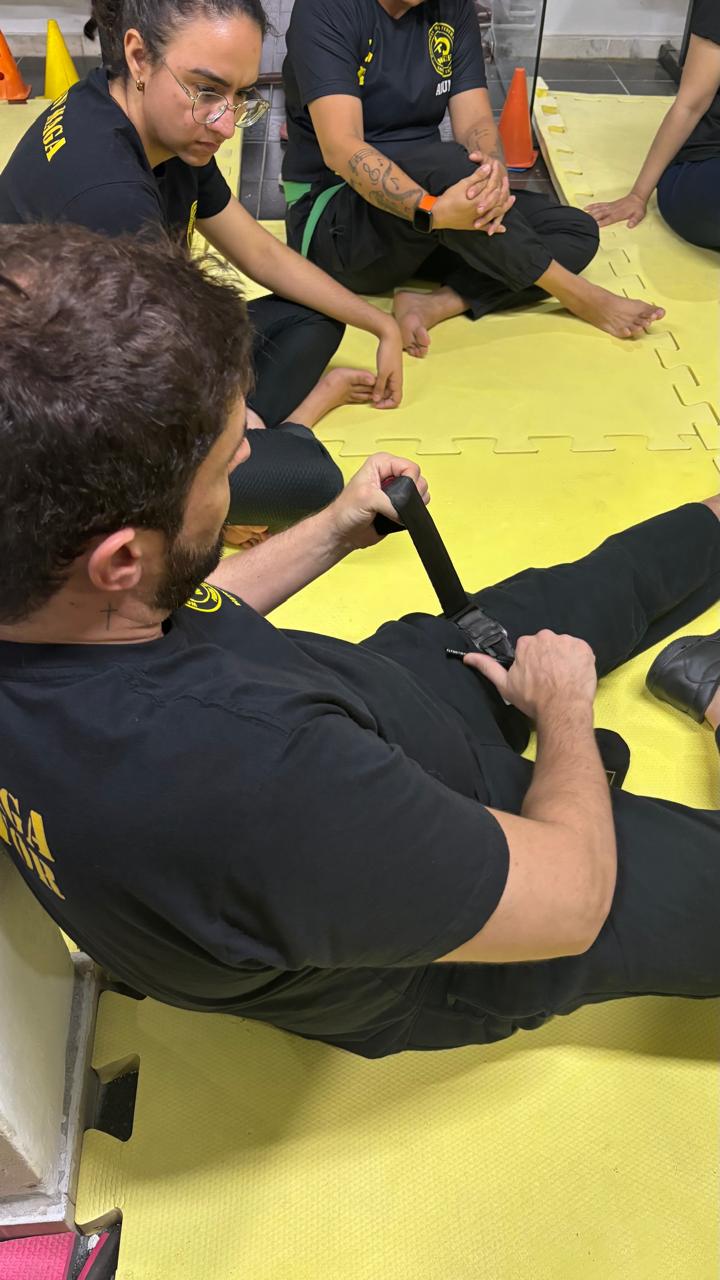 Foto 6 — Defesa Pessoal com Facas