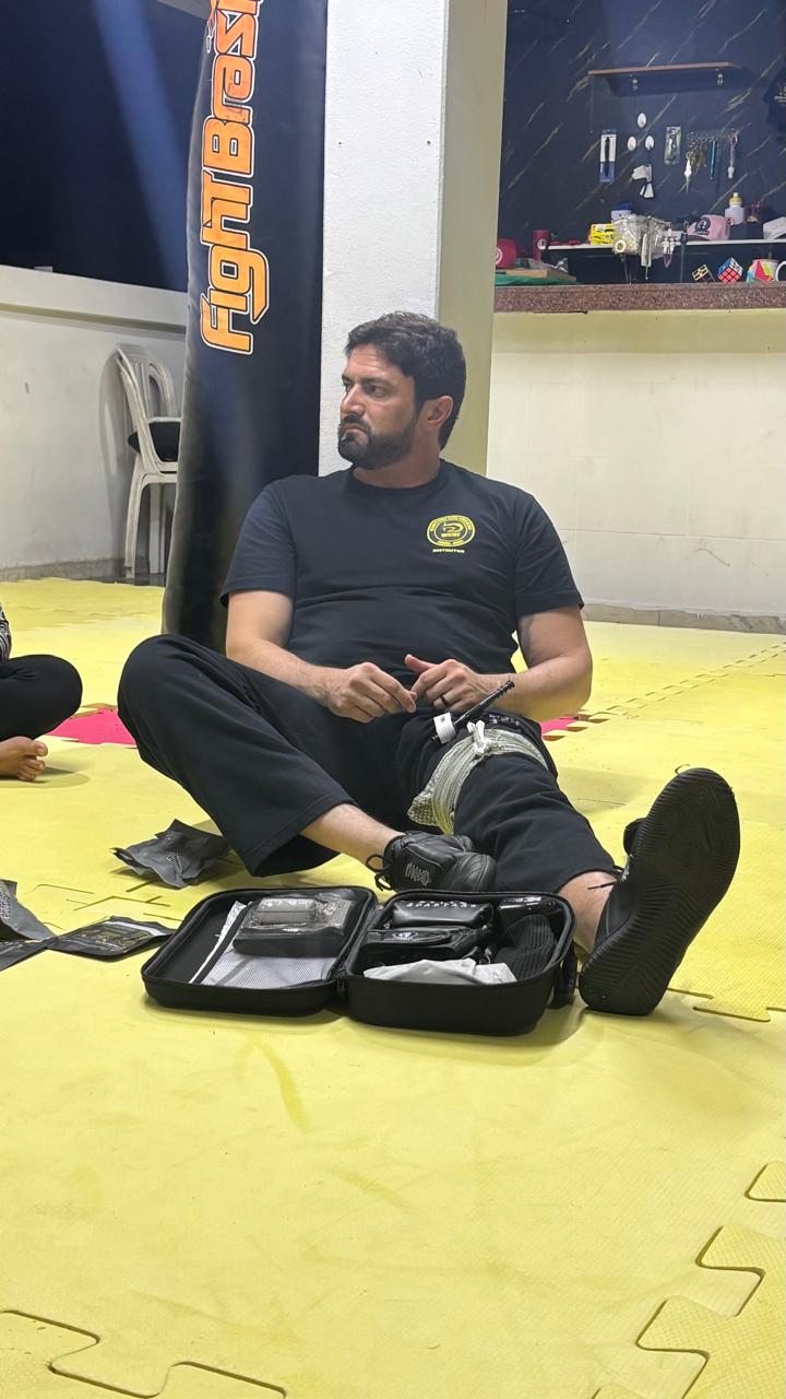 Foto 8 — Defesa Pessoal com Facas