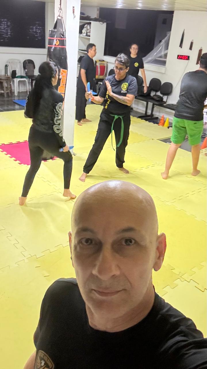 Foto 15 — Defesa Pessoal com Facas