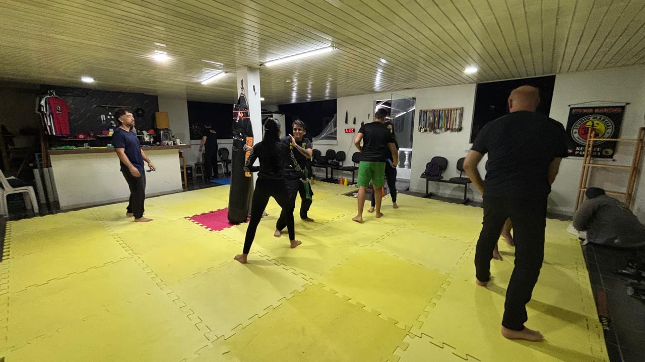 Foto 18 — Defesa Pessoal com Facas