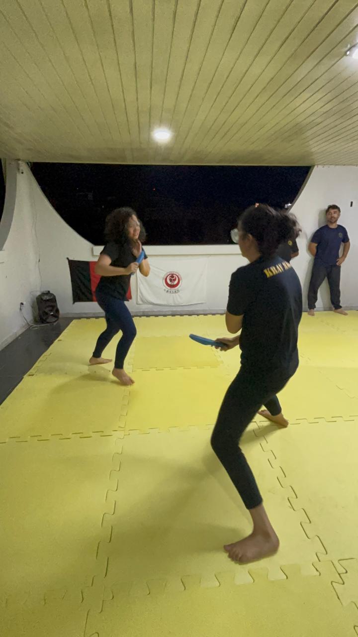 Foto 21 — Defesa Pessoal com Facas