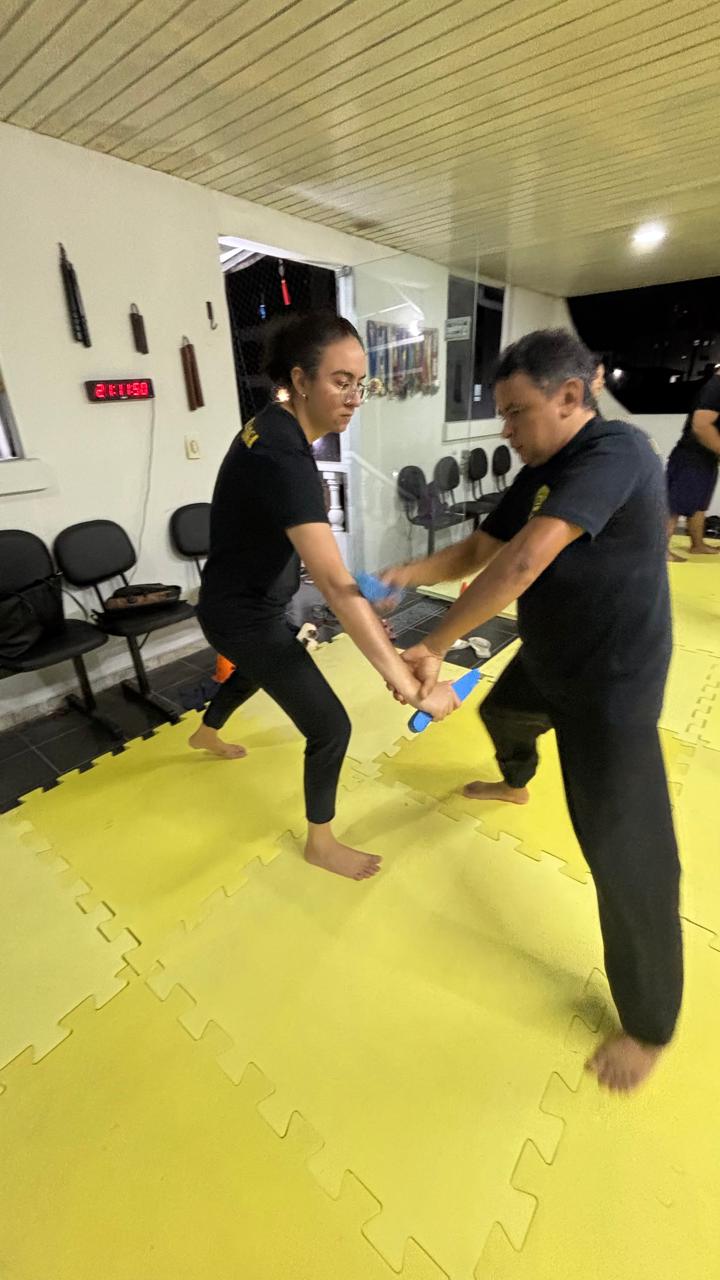 Foto 33 — Defesa Pessoal com Facas